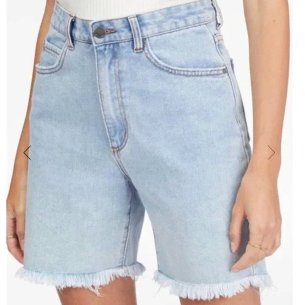 Billabong Women's Long Time High‎ Rise Frayed Hem Jean Shorts Size 30